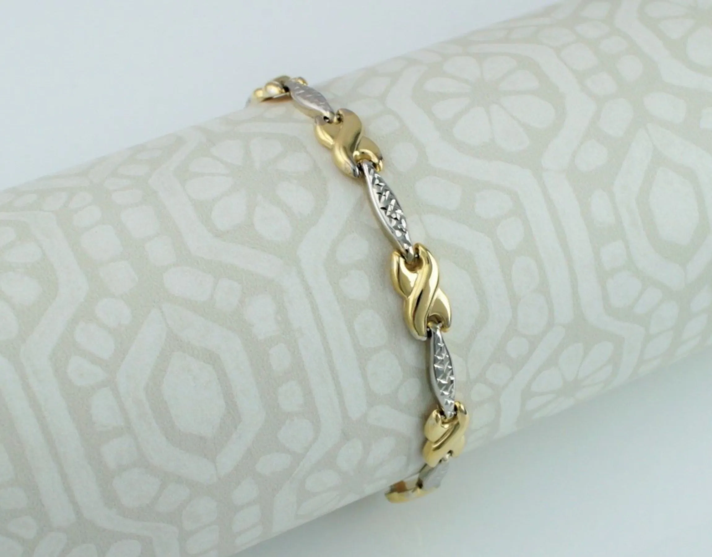 9ct Yellow & White Gold Diamond Cut Fancy Cross Link Bracelet 7.5"