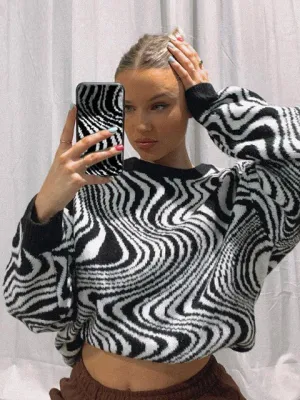 Ashore Wavy Elegant Black White Striped Print Knitted Sweaters Women 2022