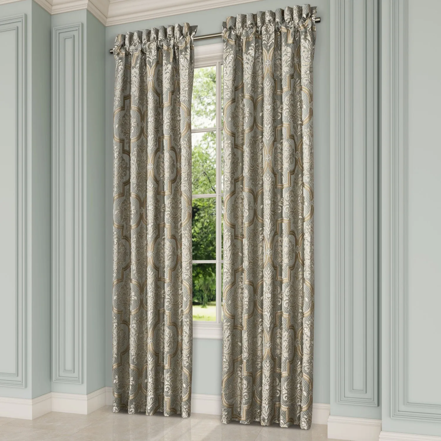 Martina Comforter Set