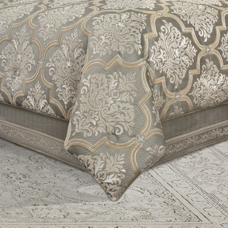 Martina Comforter Set