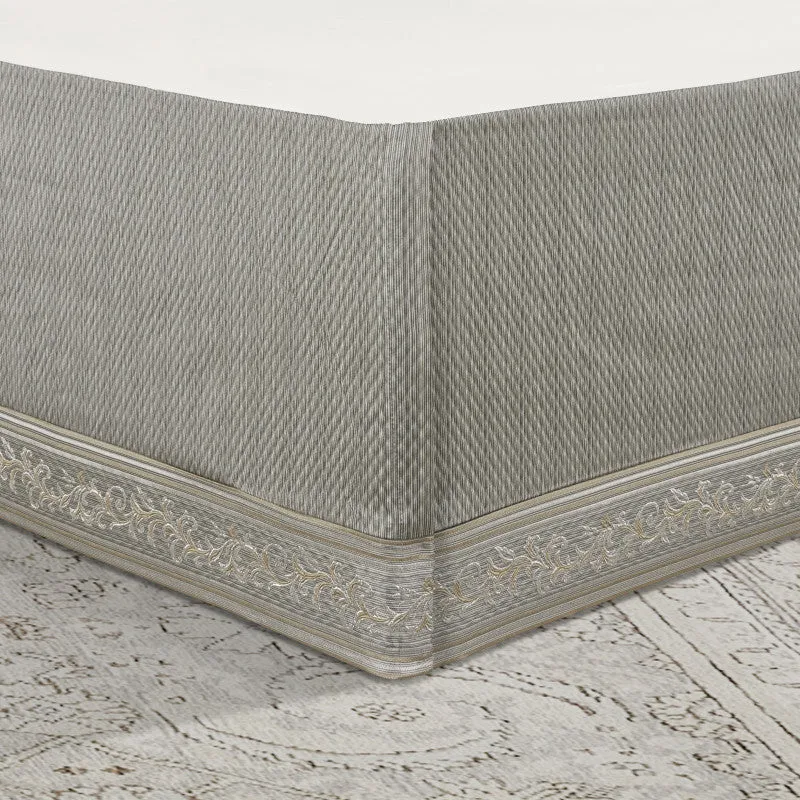 Martina Comforter Set